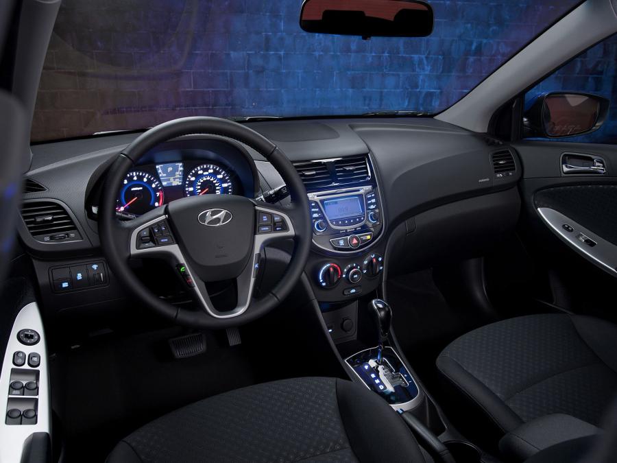  Hyundai Accent Sedan 2011 года  (US) (фото 3 из 23)